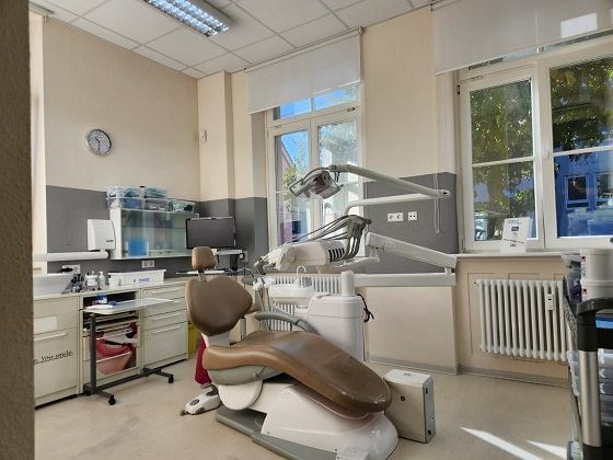 Behandlungszimmer mit Tageslicht